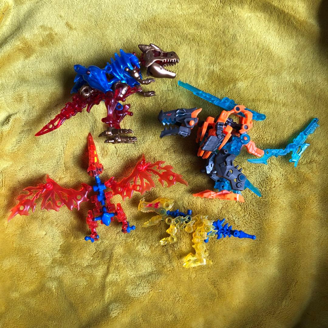 覇王竜スーパーアーマードブレイズティラノキング ほねほねザウルス