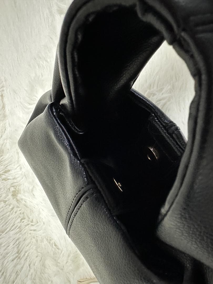 POLÈNE ブラックレザーショルダーバッグ