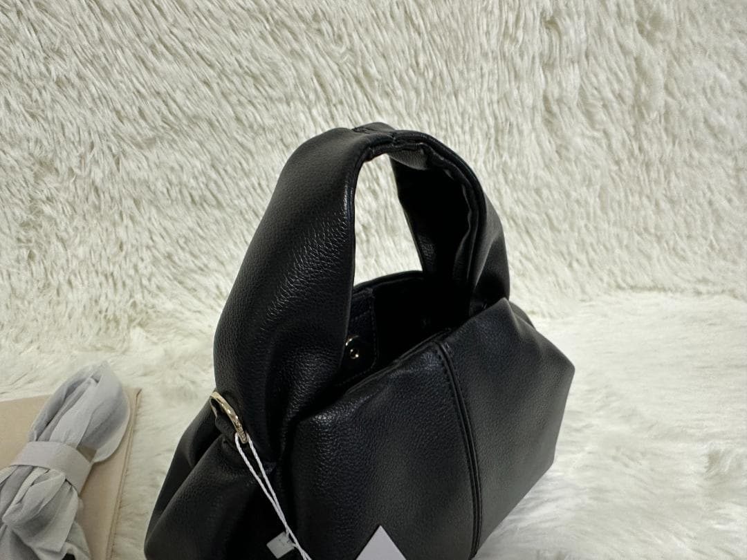POLÈNE ブラックレザーショルダーバッグ