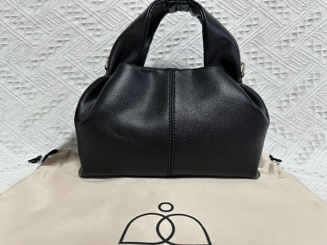 POLÈNE ブラックレザーショルダーバッグ
