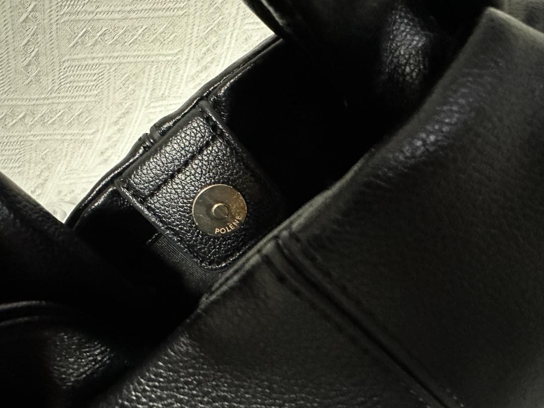 POLÈNE ブラックレザーショルダーバッグ