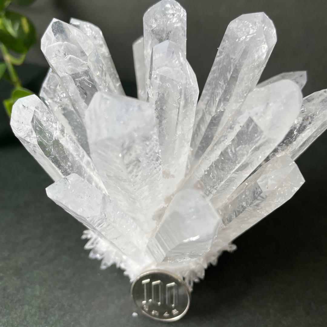 クリスタルクォーツ　クラスター　透明水晶　パワーストーン　幸運を招く石　浄化