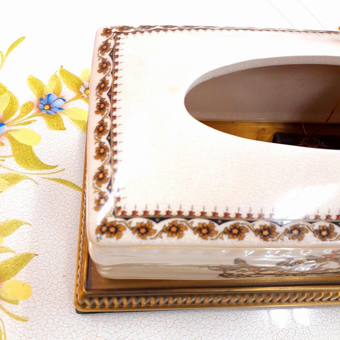 輸入雑貨　シノワズリ　『薔薇のティッシュBOX』　薔薇柄　オフホワイト　陶器