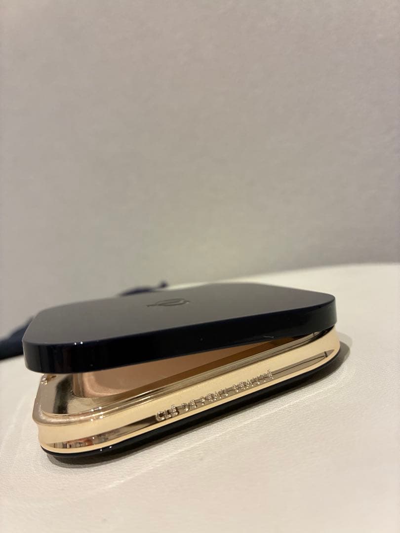 クレ・ド・ポー ボーテ プードルコンパクトエサンシエルｎ