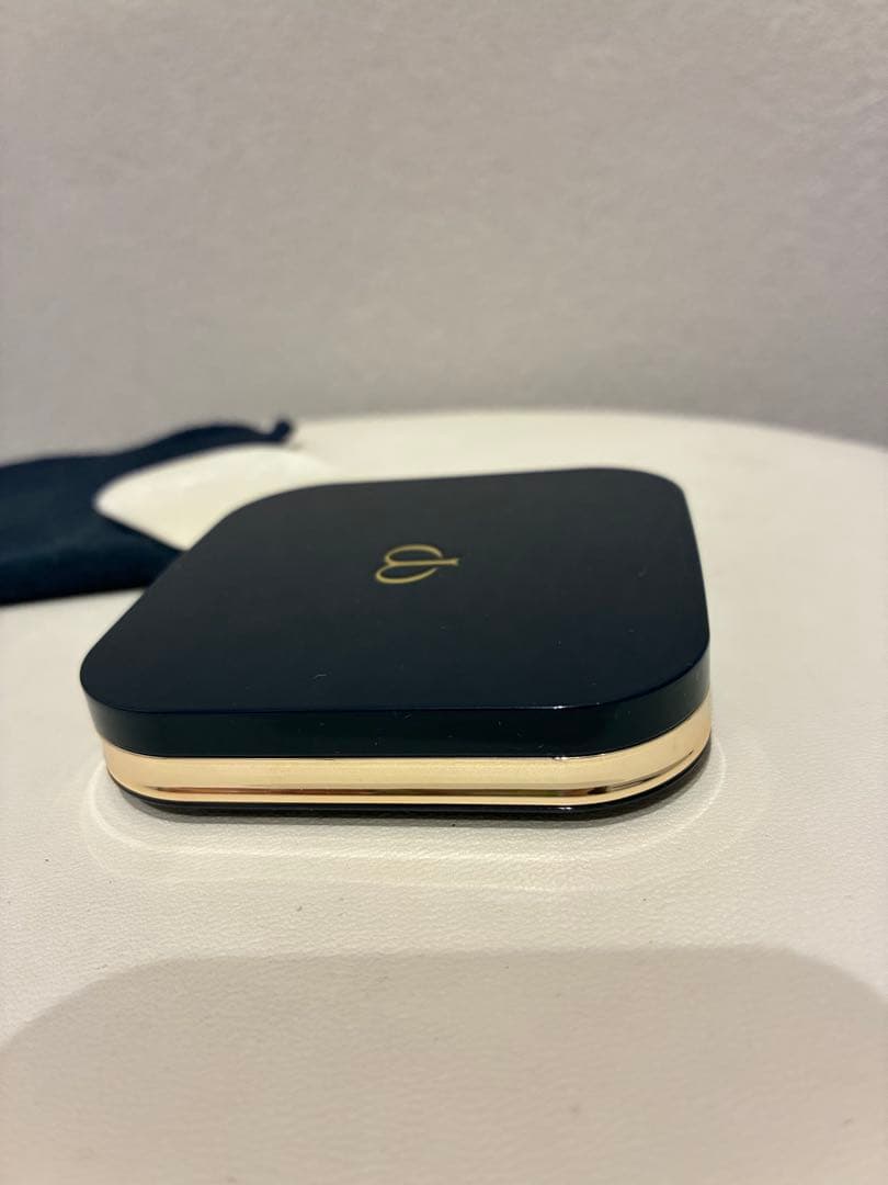 クレ・ド・ポー ボーテ プードルコンパクトエサンシエルｎ