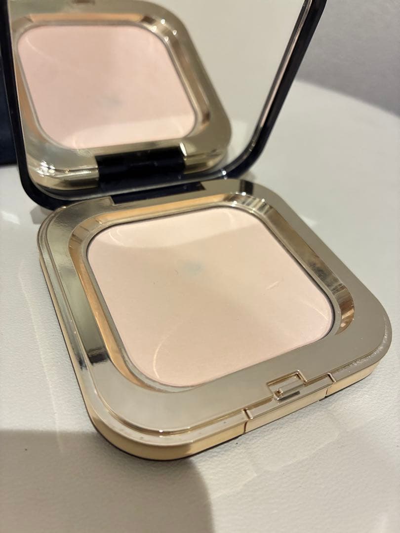 クレ・ド・ポー ボーテ プードルコンパクトエサンシエルｎ