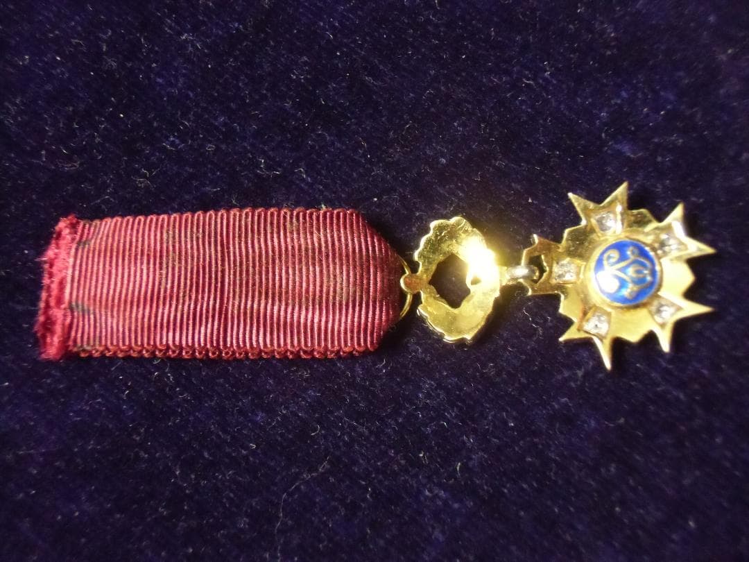 BEベルギー軍＊王冠勲章＊シュバリエ級＊5点ダイヤ付き金製