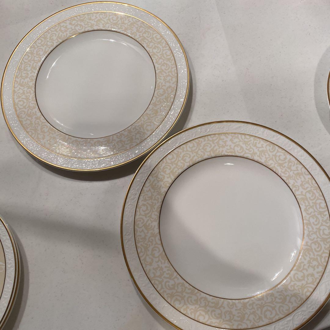 イボワール　ビレロイボッホ　プレート　サラダ　スープ　メイン　ディッシュ