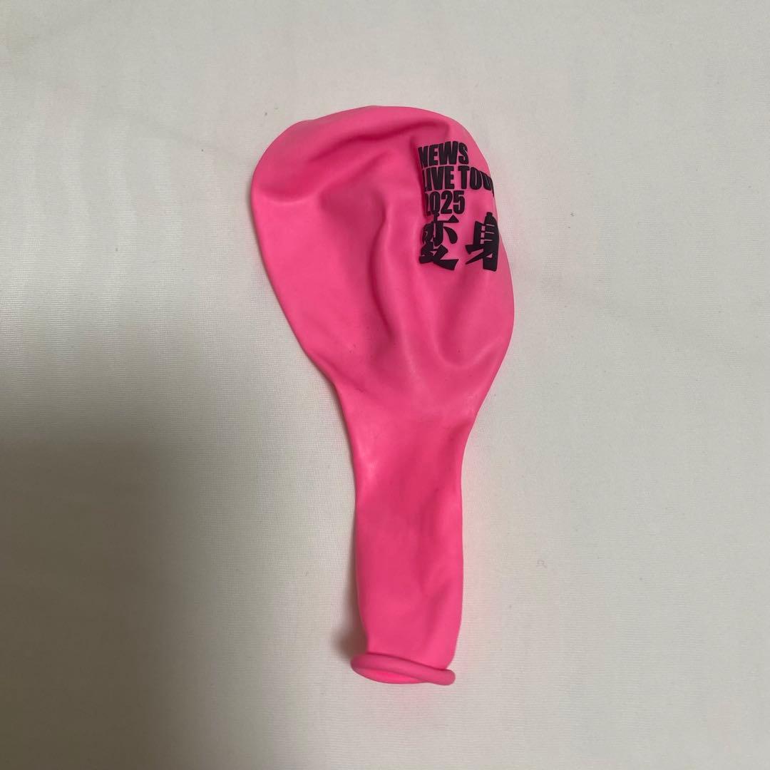 NEWS 変身 風船 落下物 銀テープ1本 - メルカリ