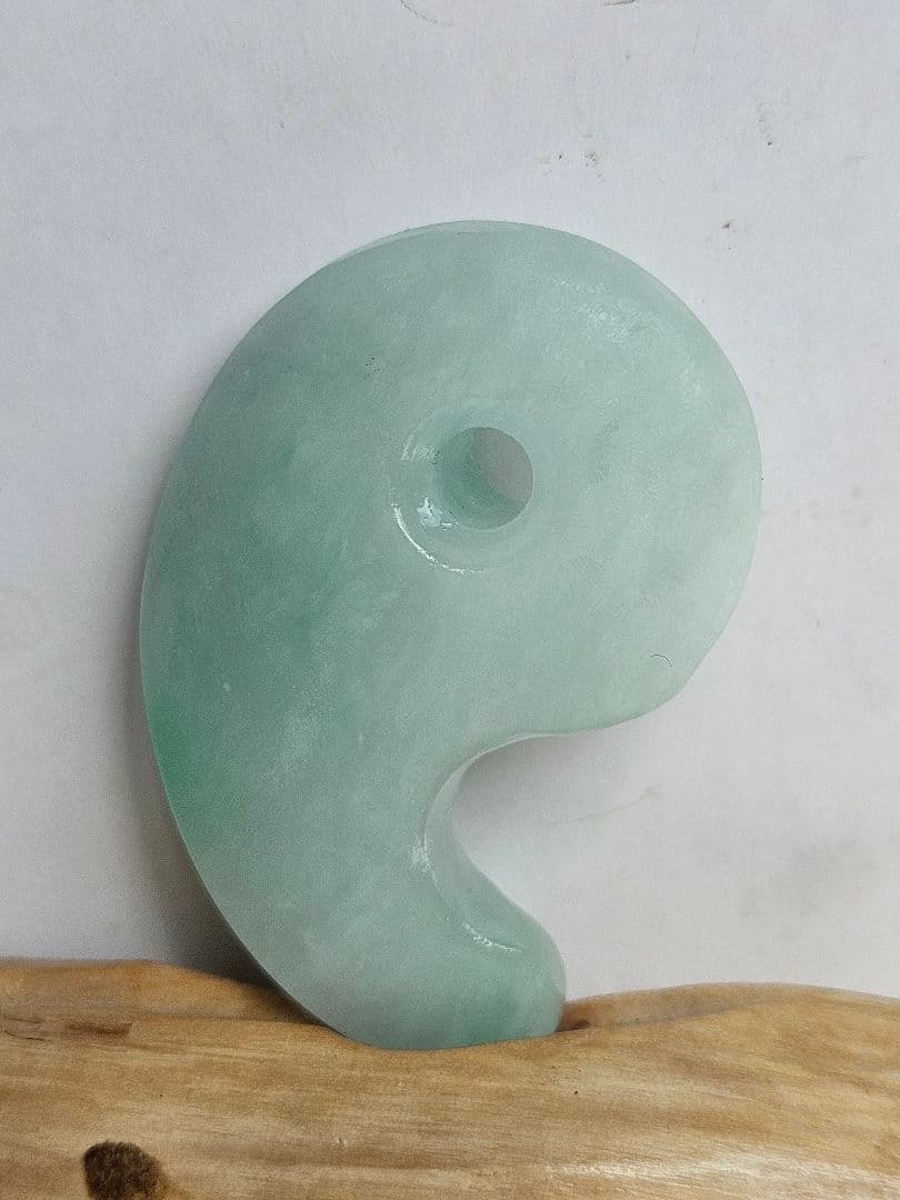 特選 大和型 翡翠勾玉　　　　☆10,000円☆