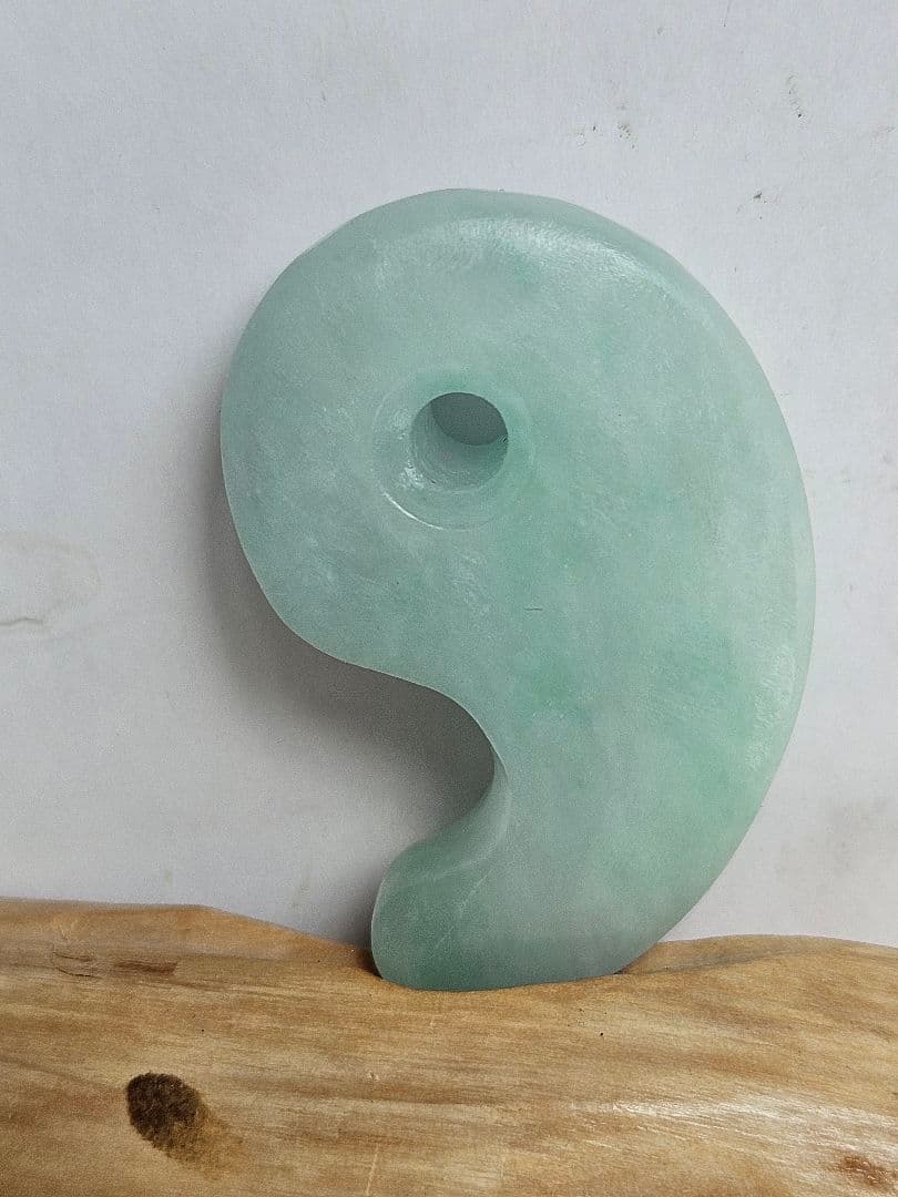 特選 大和型 翡翠勾玉　　　　☆10,000円☆