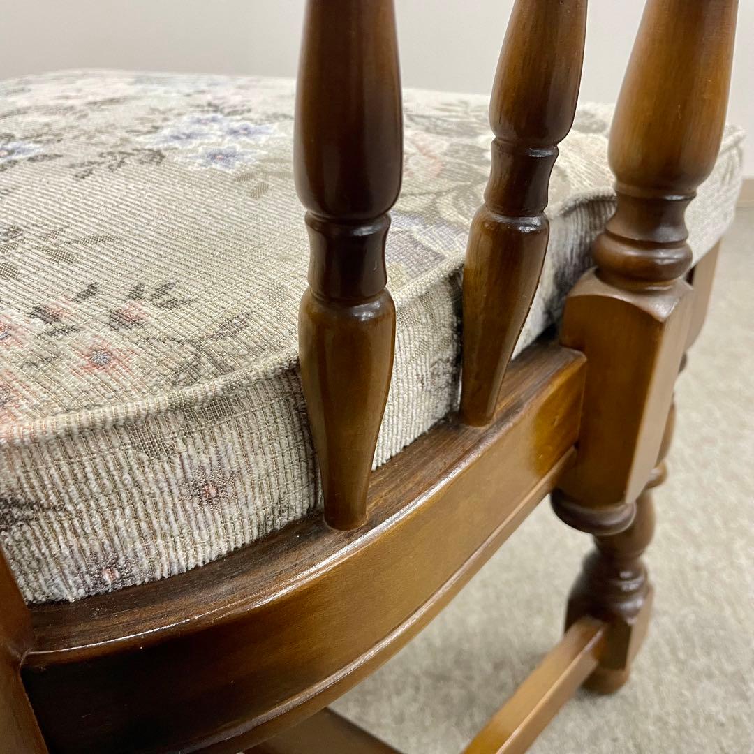 【カリモク】\"コロニアル\"CC3400 肘付食堂椅子