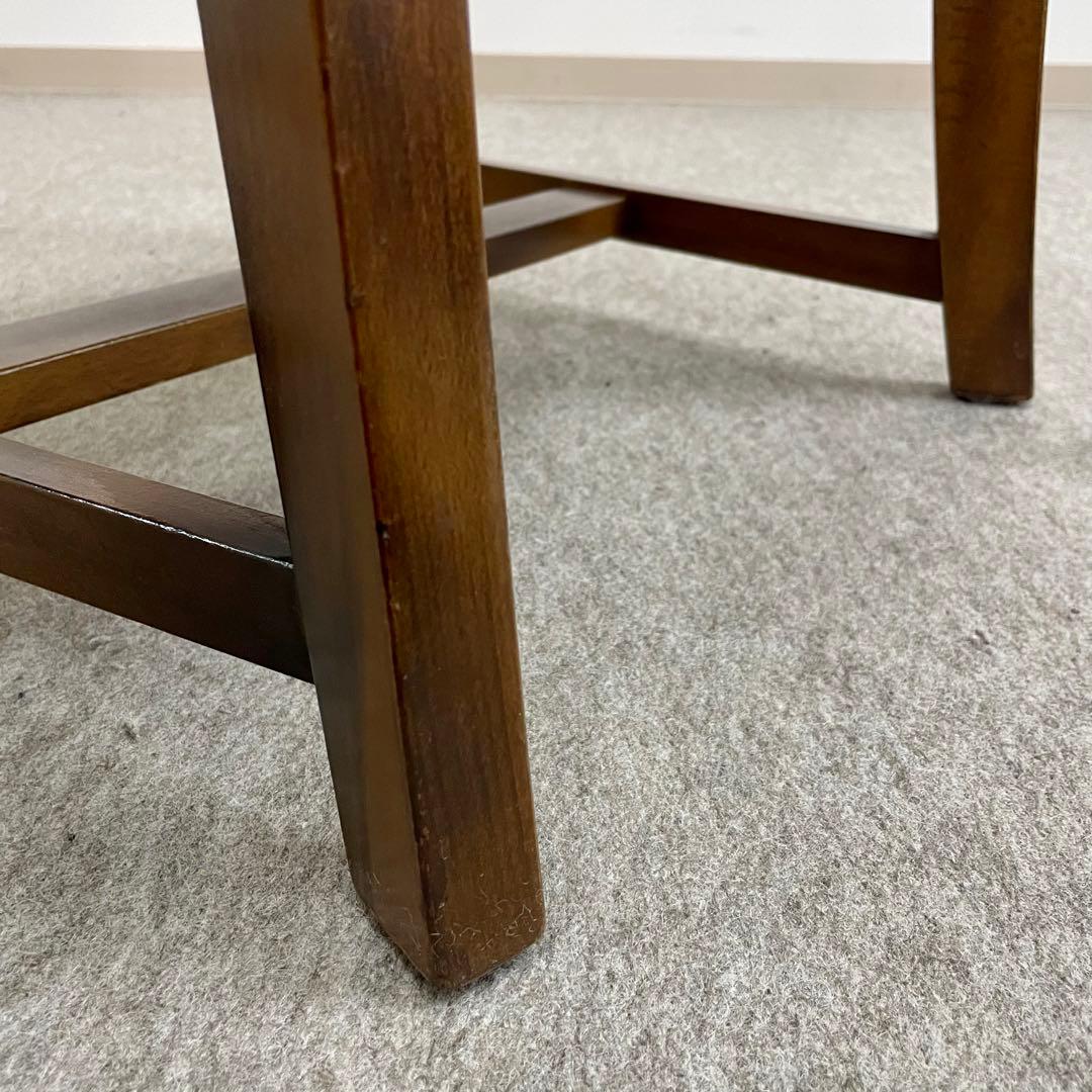 【カリモク】\"コロニアル\"CC3400 肘付食堂椅子