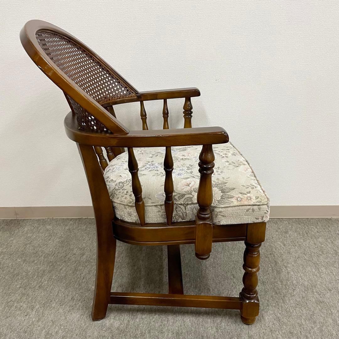 【カリモク】\"コロニアル\"CC3400 肘付食堂椅子