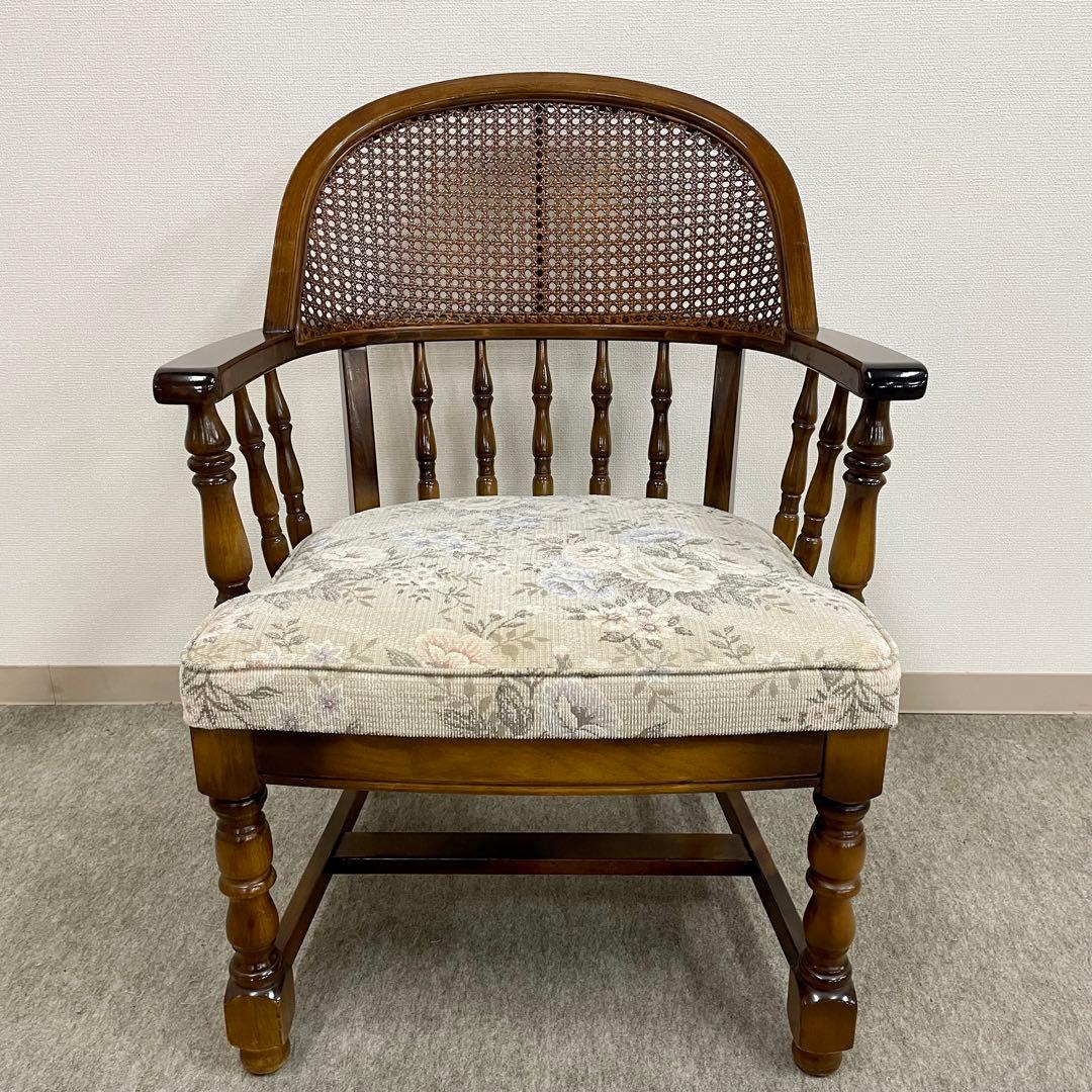 【カリモク】\"コロニアル\"CC3400 肘付食堂椅子