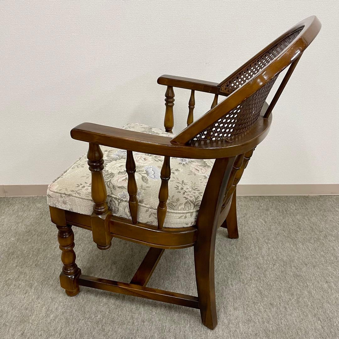 【カリモク】\"コロニアル\"CC3400 肘付食堂椅子