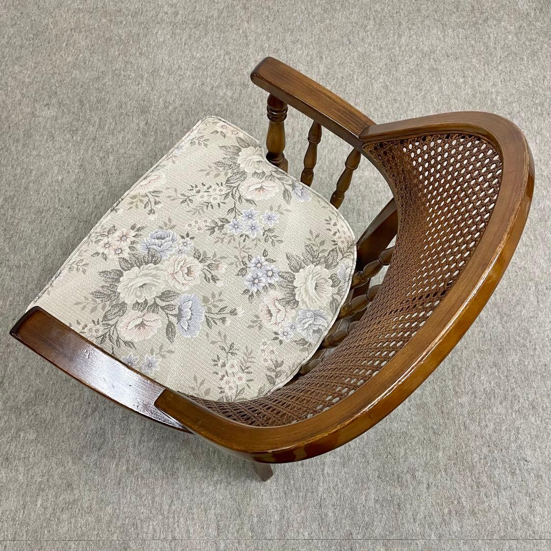 【カリモク】\"コロニアル\"CC3400 肘付食堂椅子