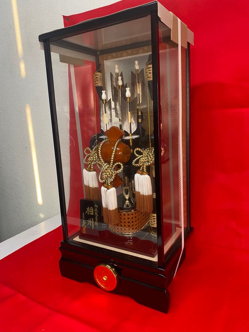 東京久月　家紋付き破魔弓ガラスケース１７号・間口約３１×奥行約２４×高さ約６２㎝