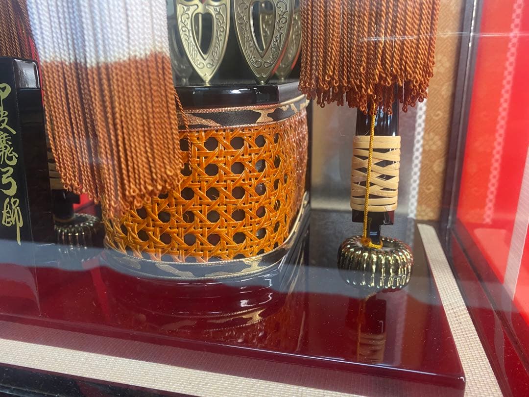 東京久月　家紋付き破魔弓ガラスケース１７号・間口約３１×奥行約２４×高さ約６２㎝