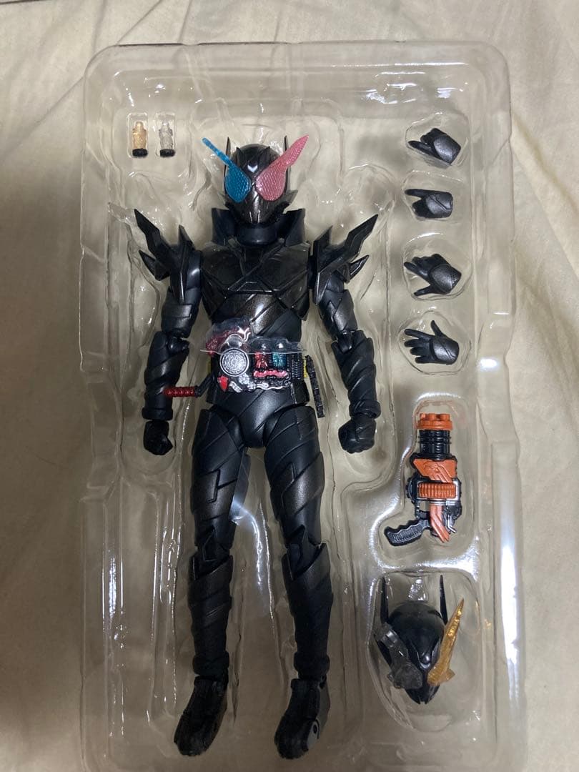 フィギュアーツ　仮面ライダービルド　ハザードフォーム