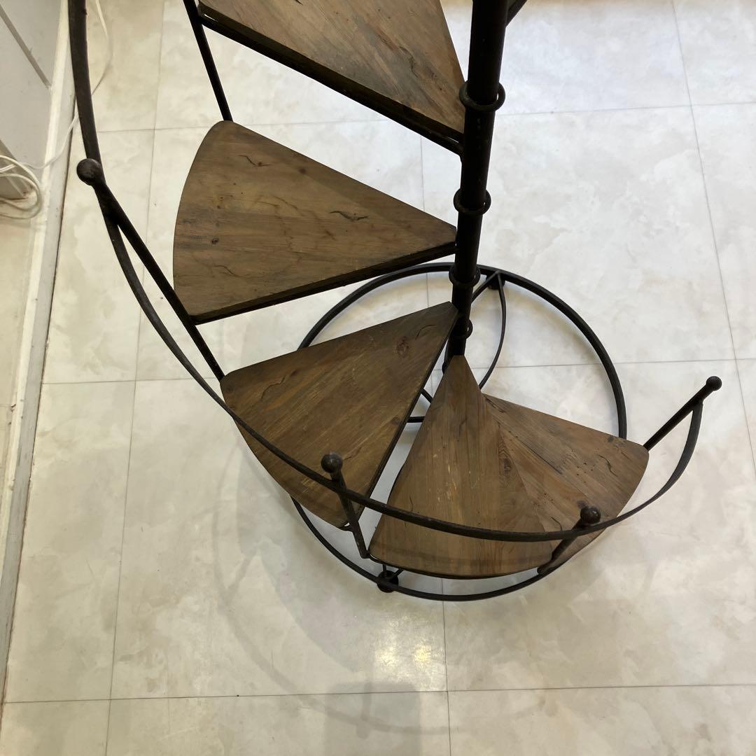 スパイラルテーブル