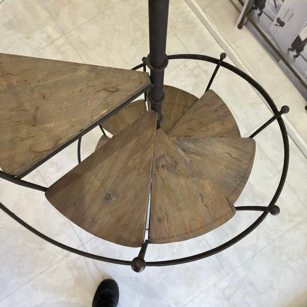 スパイラルテーブル