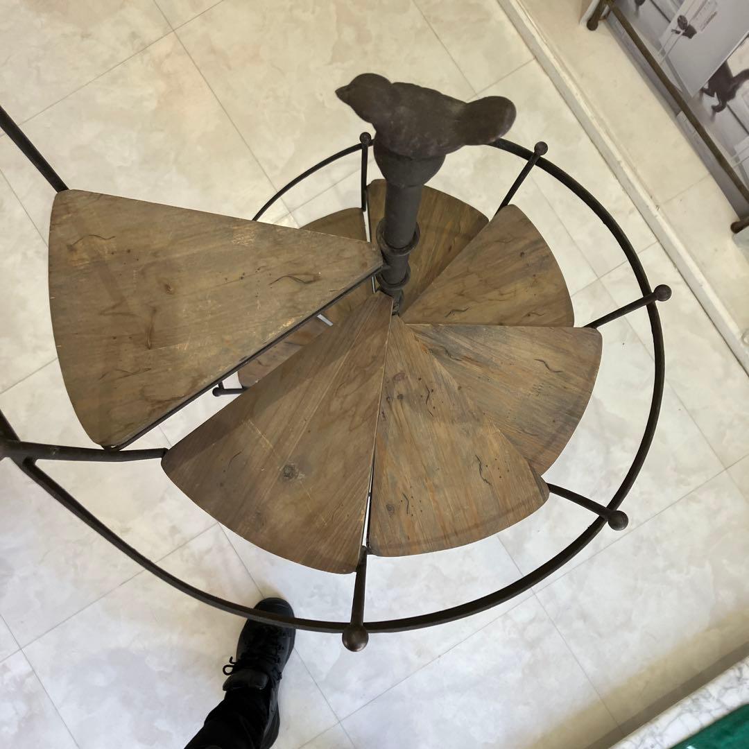 スパイラルテーブル