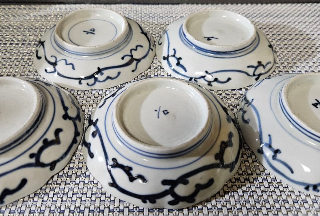 江戸時代後期　古伊万里　染付　たこ唐草 文様　輪花縁　小皿　5客　径10.1cm