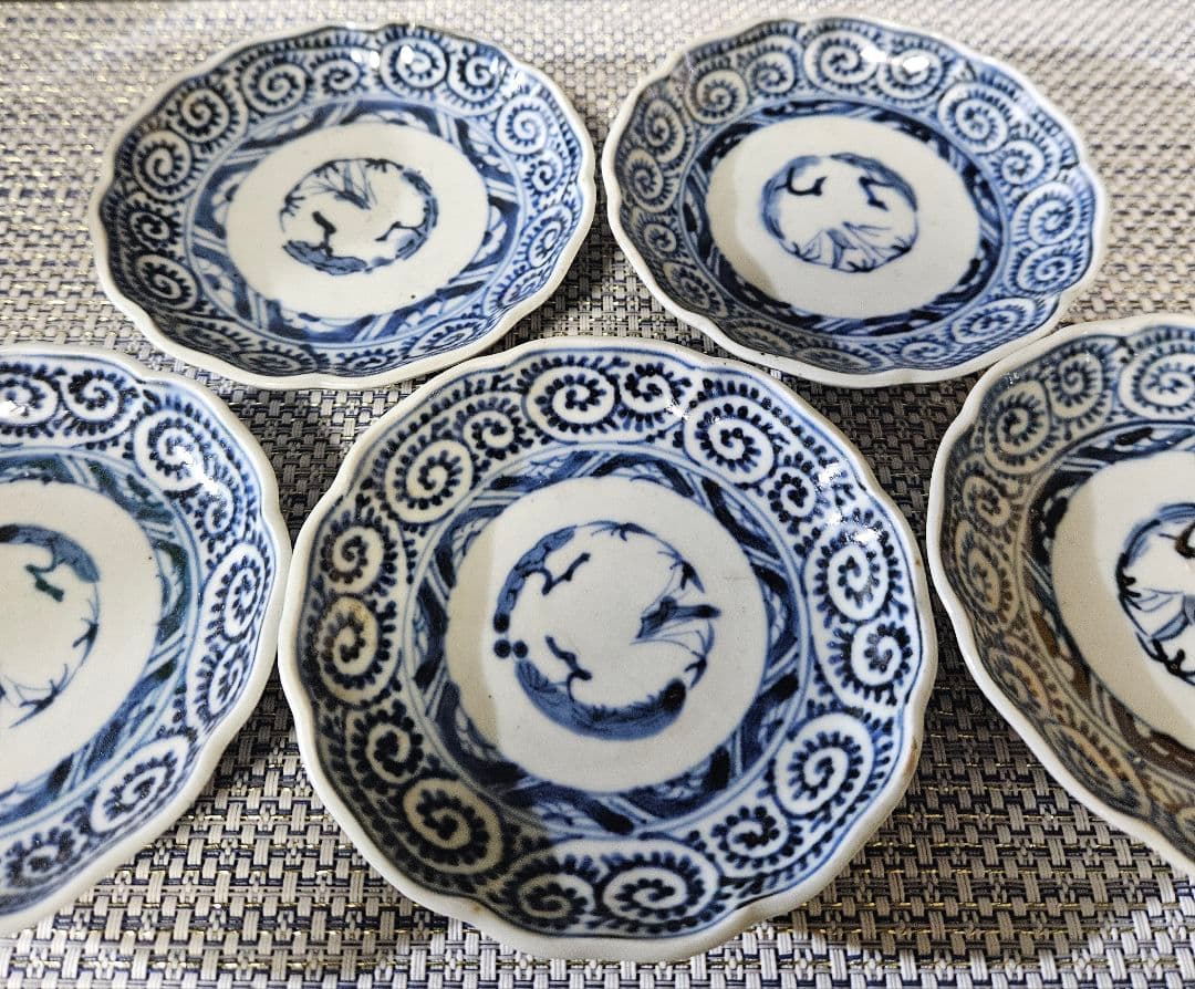 江戸時代後期　古伊万里　染付　たこ唐草 文様　輪花縁　小皿　5客　径10.1cm