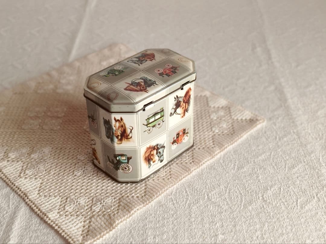 * vintage box ୨୧ お馬さんデザイン tin ボックス