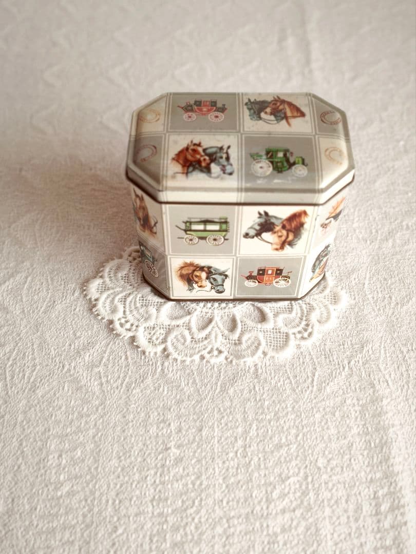 * vintage box ୨୧ お馬さんデザイン tin ボックス