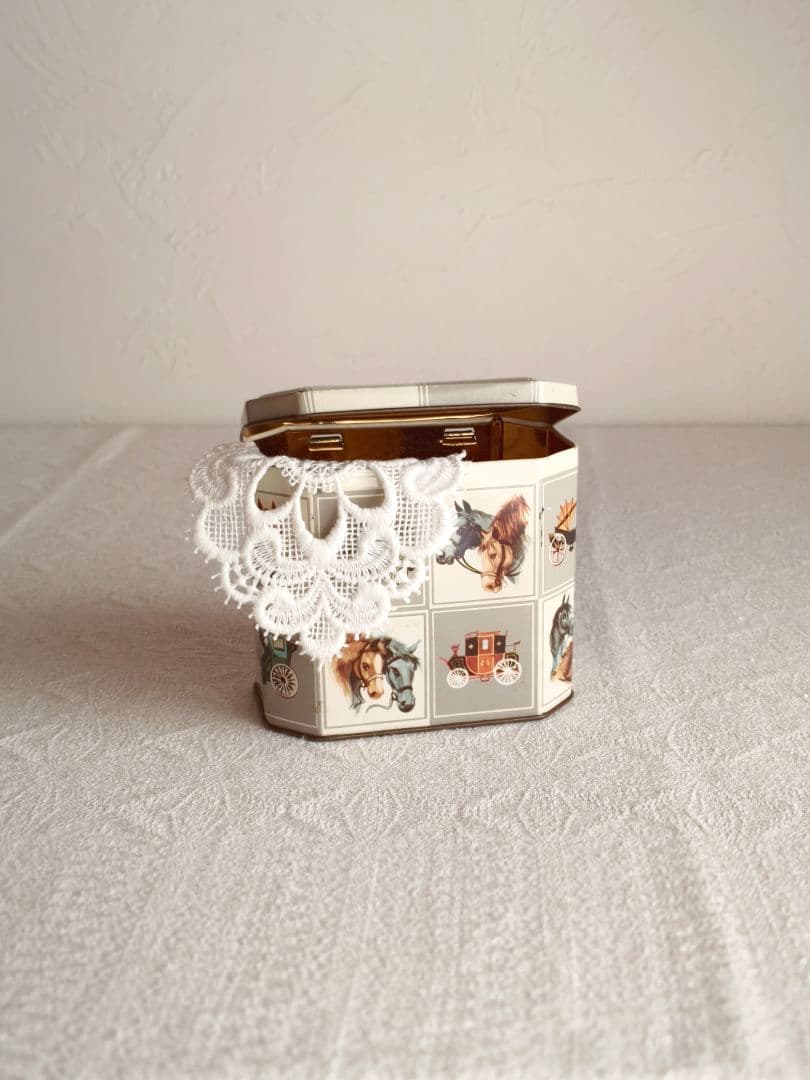 * vintage box ୨୧ お馬さんデザイン tin ボックス