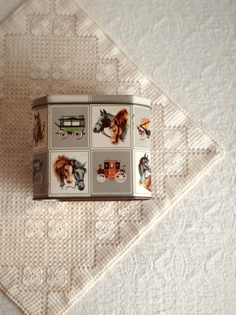 * vintage box ୨୧ お馬さんデザイン tin ボックス