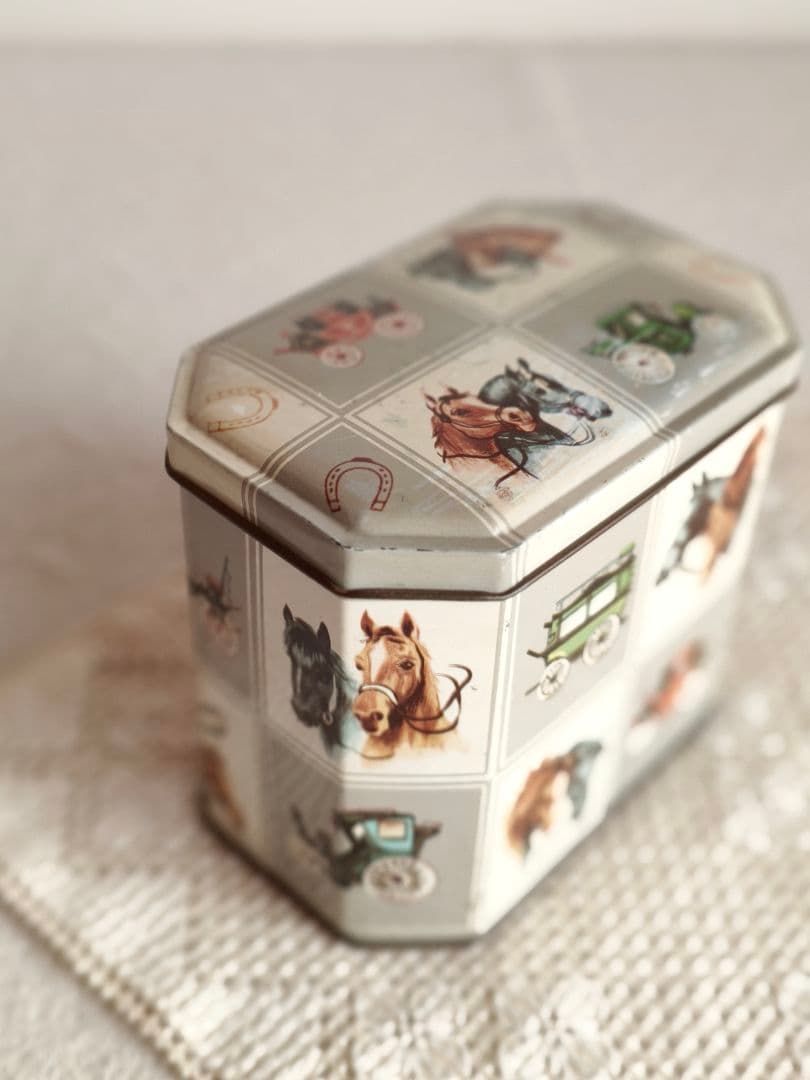 * vintage box ୨୧ お馬さんデザイン tin ボックス