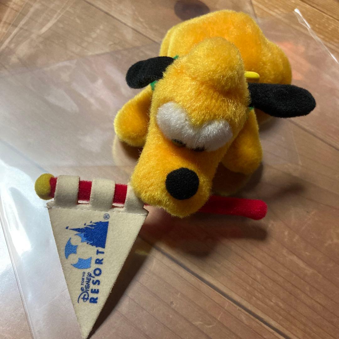 ディズニーリゾート限定 プルートぬいぐるみバッジ レトロ - メルカリ