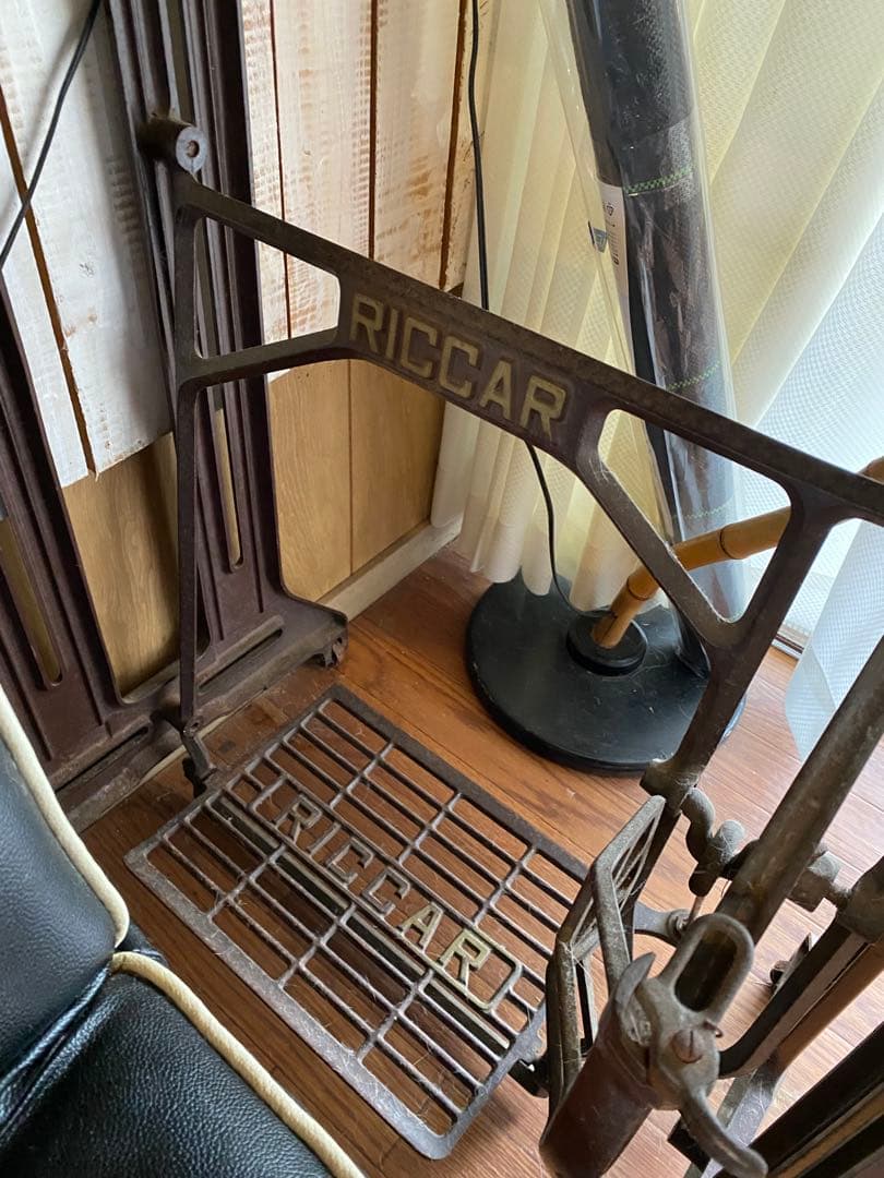 アンティーク　ヴィンテージミシン台　RICCAR アイアン脚