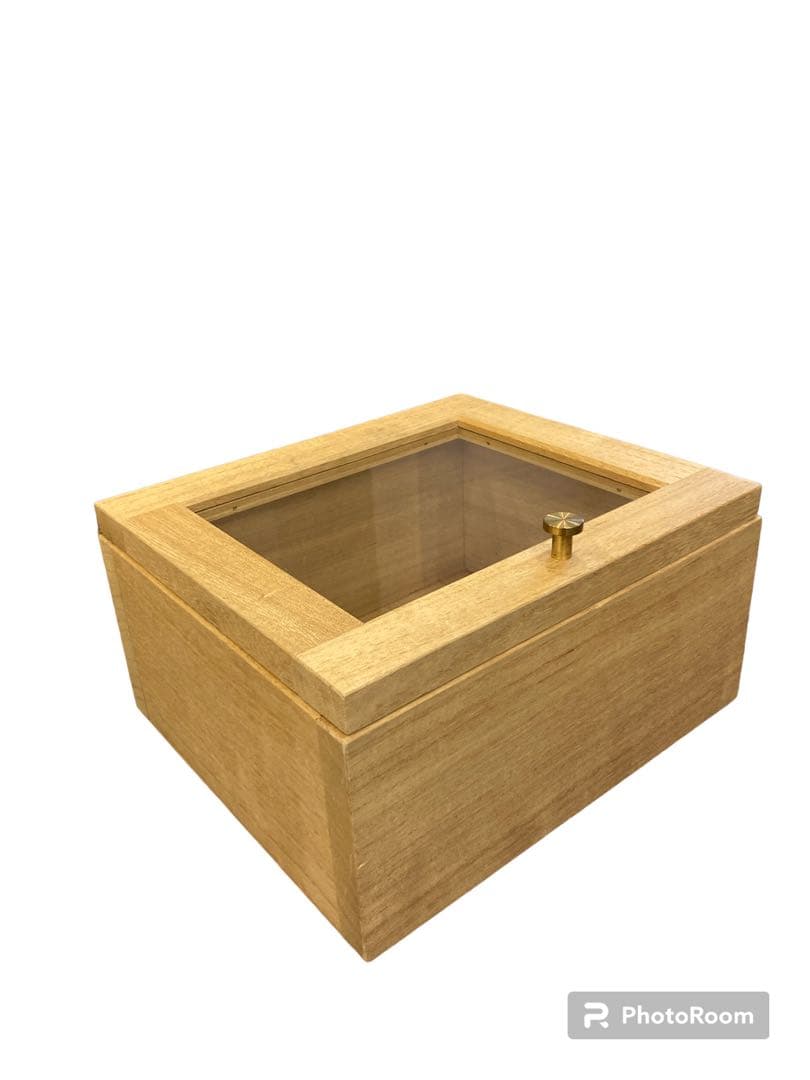 桐のショーケース