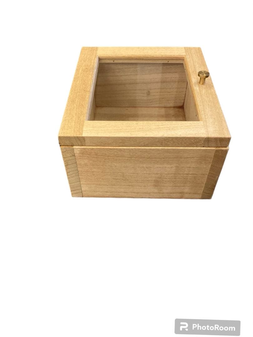 桐のショーケース