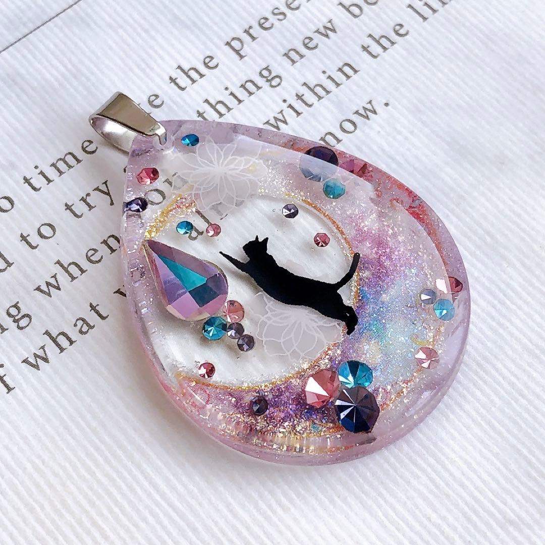 同梱値引100円❤️No.2423 レジン ペンダントトップ 猫 ネコ ねこ ♡
