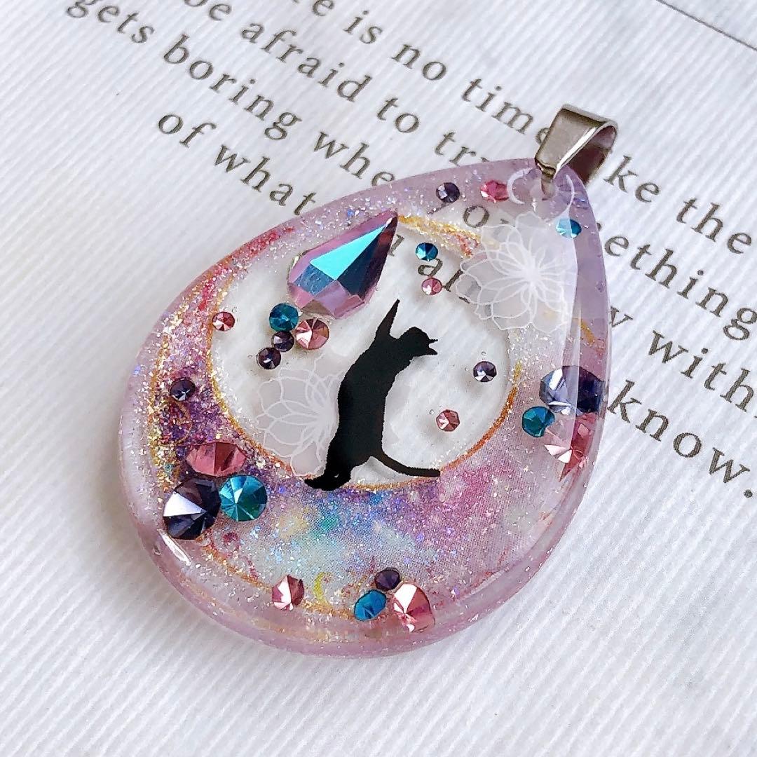 同梱値引100円❤️No.2423 レジン ペンダントトップ 猫 ネコ ねこ ♡