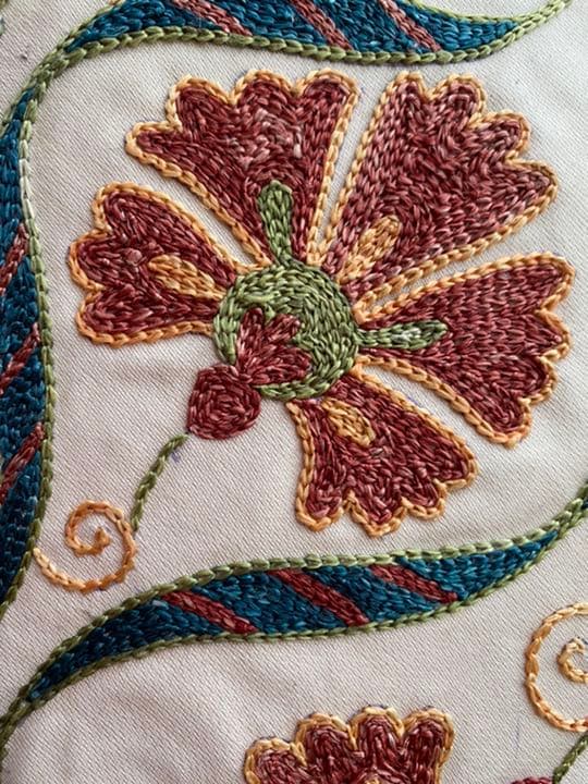 ウズベキスタン製 シルク スザニ刺繍 クッションカバー 46×44 SZN708