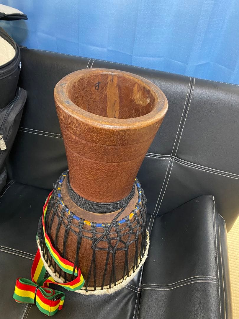 ジャンベ、太鼓、ケース付き、オリジナル　アフリカ。