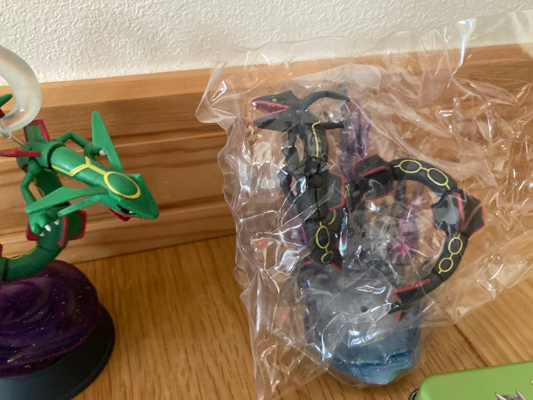 ポケモン　レックウザ　メガレックウザ　フィギュア　プチ缶　キーホルダー