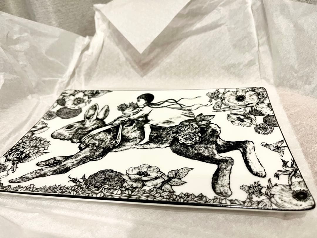 【未使用】ヒグチユウコ　ボリス雑貨店　No,28 25cm長角皿 うさぎにのって