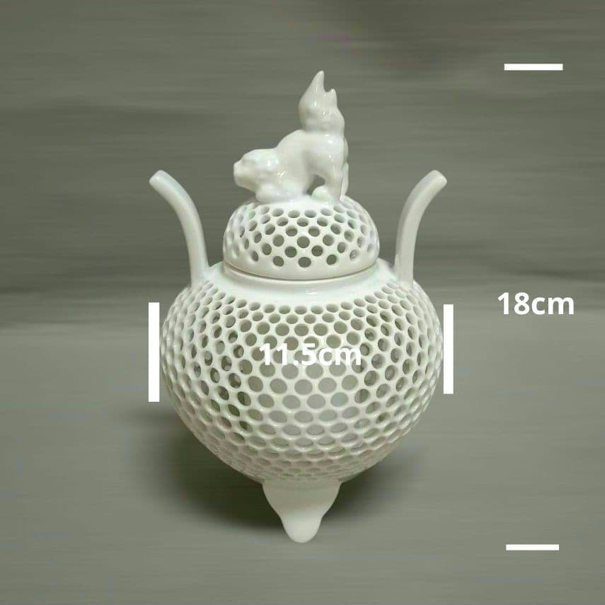 伊万里焼　香炉　白磁　 幸仙作　透し彫 　三足 　お香 　置物 　インテリア