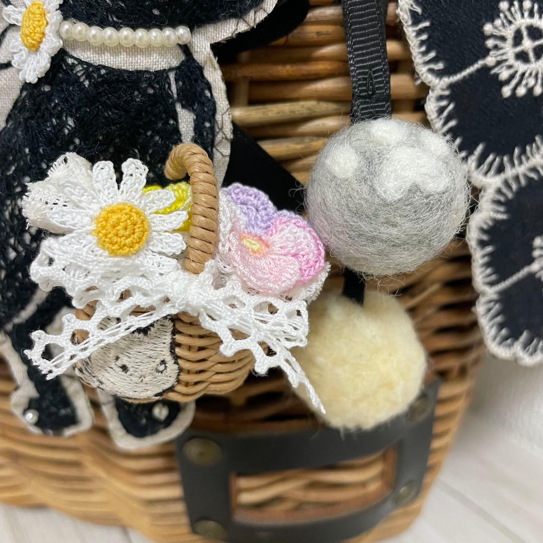 匿名配送手作りチャームストラップ＊pjcクロッチくんとお花のかご