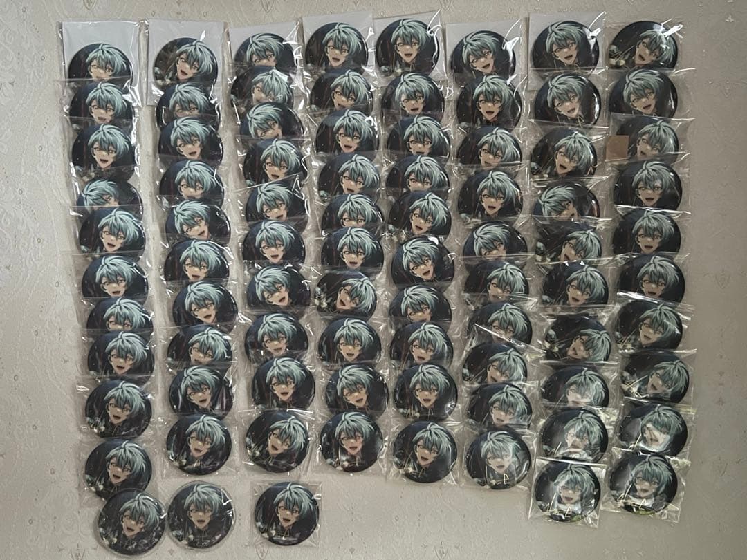 アイナナ 亥清悠 ブラホワ缶バッジ83個 アイナナ 亥清悠 ブラホワ缶