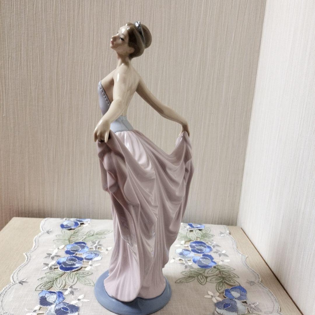 リヤドロ　No.05050 踊る少女