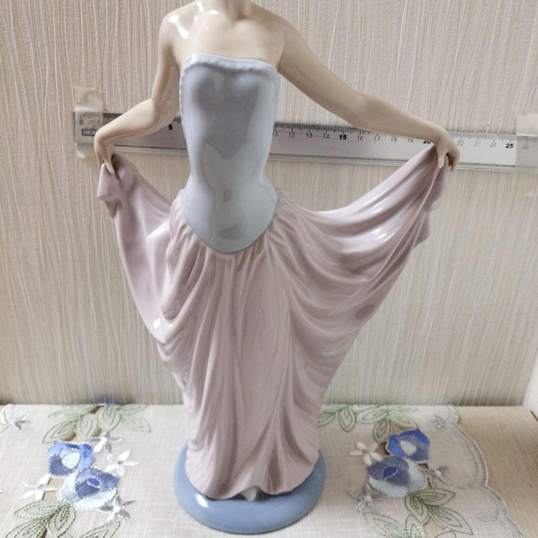 リヤドロ　No.05050 踊る少女