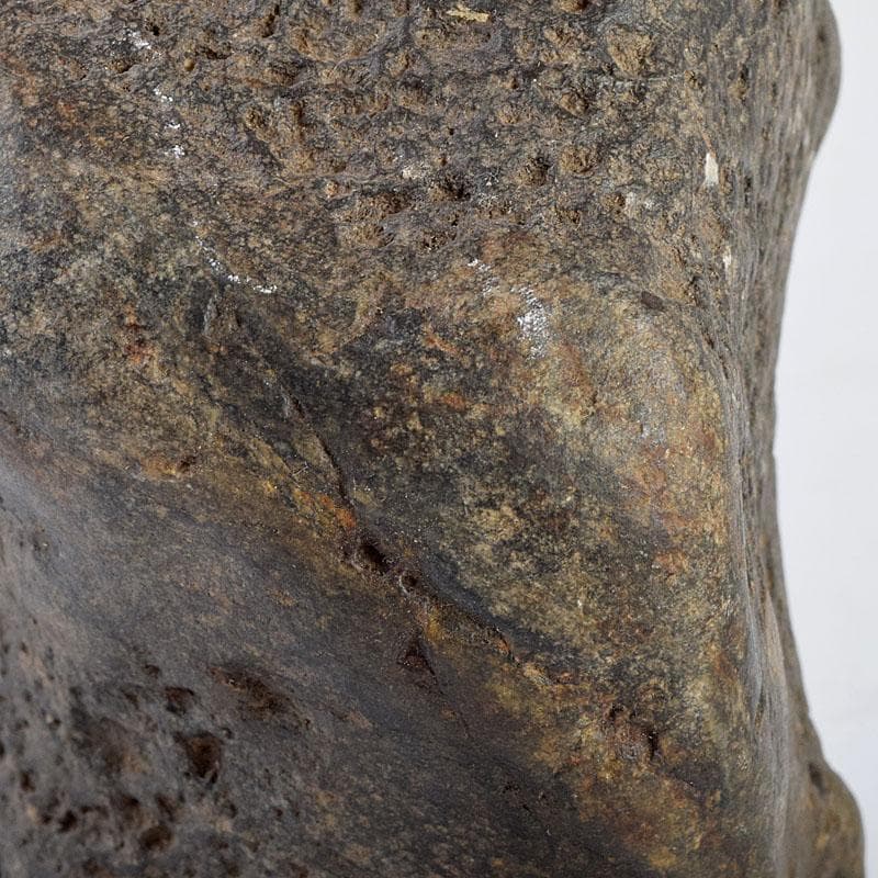 天然石　鑑賞石　太湖石　霊壁石　置物　重さ約1.8kg　唐木台付　N　9283